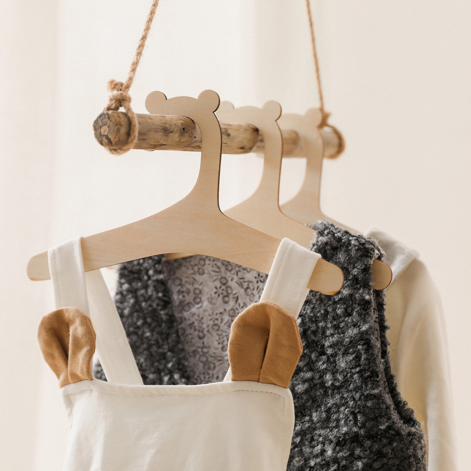 Baby Clothing Hanging Rack - ไม้แขวนเสื้อเด็กแบบไม้ 5/10 ชิ้น สำหรับเก็บเสื้อผ้าเด็ก ไม้แขวนเสื้อสำหรับเด็กเล็ก เด็กวัยหัดเดิน